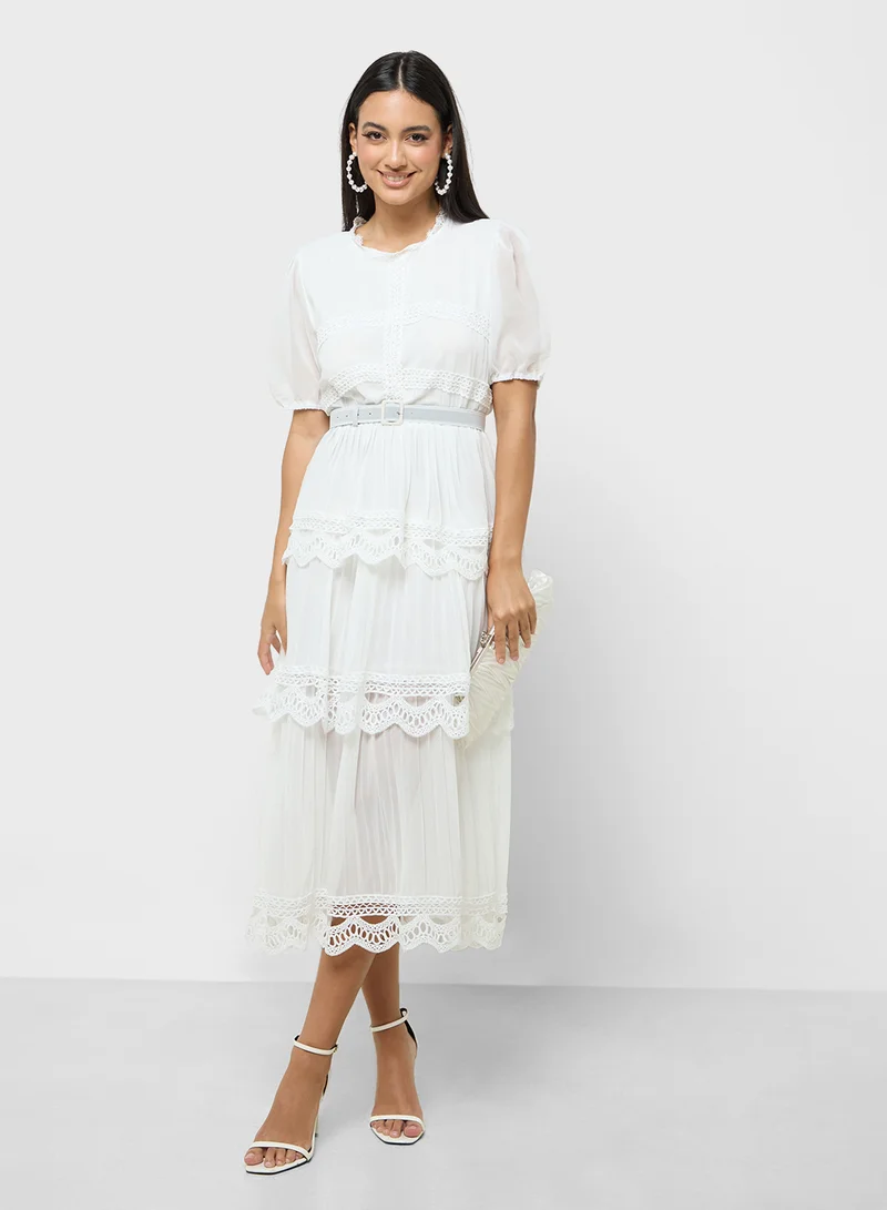 ايلا Tiered Lace Midi Dress