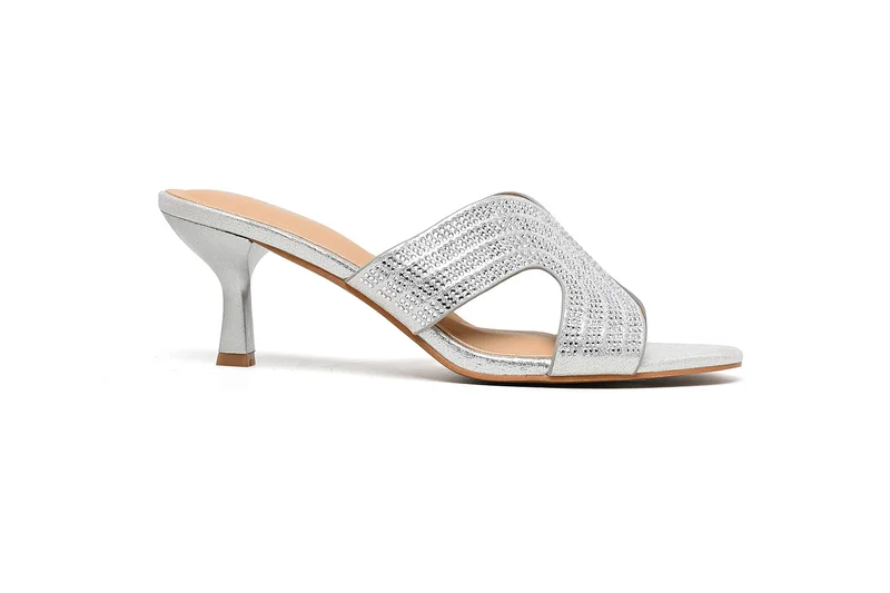 كابلي صندل بكعب عالٍ مزين بأحزمة متقاطعة