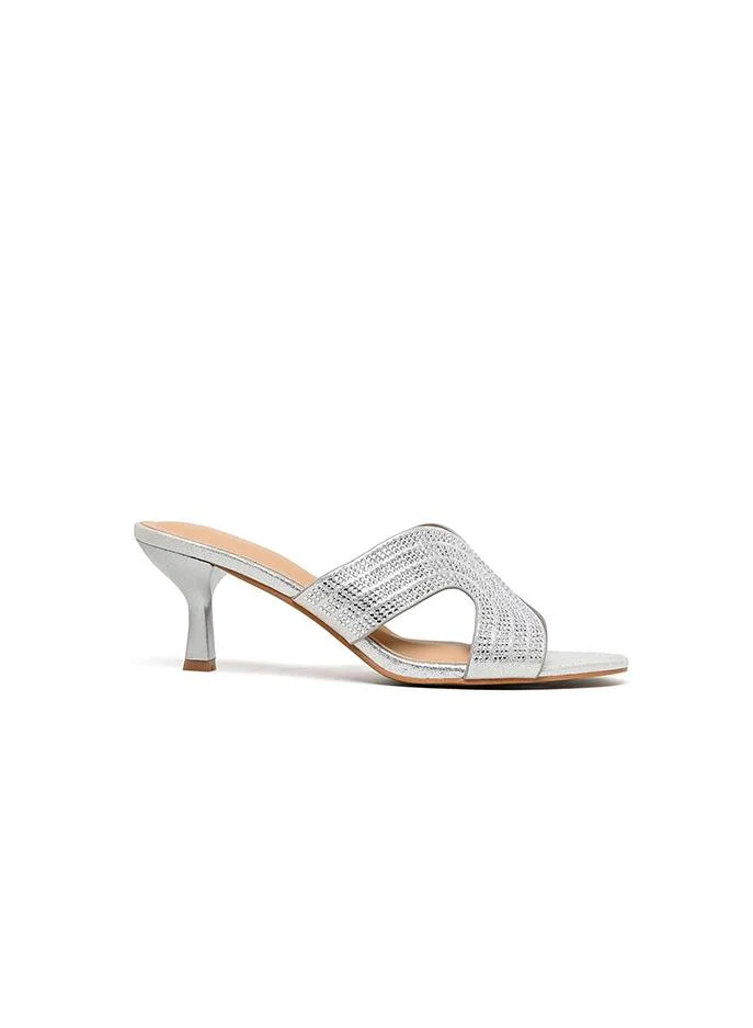 كابلي صندل بكعب عالٍ مزين بأحزمة متقاطعة