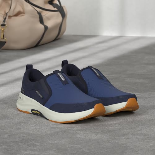 SKECHERS أحذية سكيشرز جو ووك الخارجية - أحذية رياضية سهلة الارتداء للمشي في المسارات مع وسادة هوائية من الذاكرة باللون الأزرق/الأصفر - Image 2