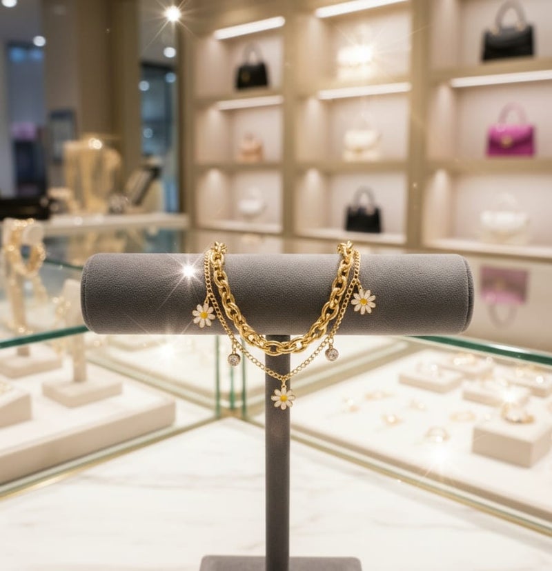 إنسيال طبقتين ذهبي جذاب بتصميم زهور بلون ابيض واصفر وفصوص لامعة، مصنوع من ستانلس ستيل المقاوم للصدأ وقابل للتعديل. - Image 4