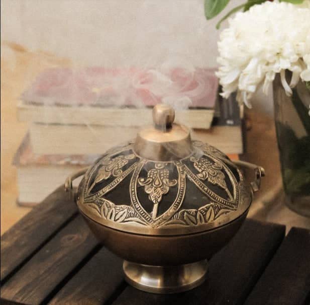Ritualistic Vintage Brass Loban Lamp Gold Style for Dhoop Holder and Candle Light Incense Burner Dhoop Dani Pooja Items Antique Lantern Dhoop Batti Stand Sambrani Holder - Image 4