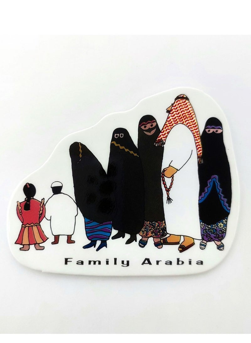 Family Arabia Fridge Magnet – Saudi Traditional Clothing Souvenir (MG38) - Image 1