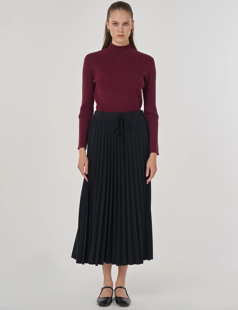Kayra Lace-Up Pleated Skirt in Black