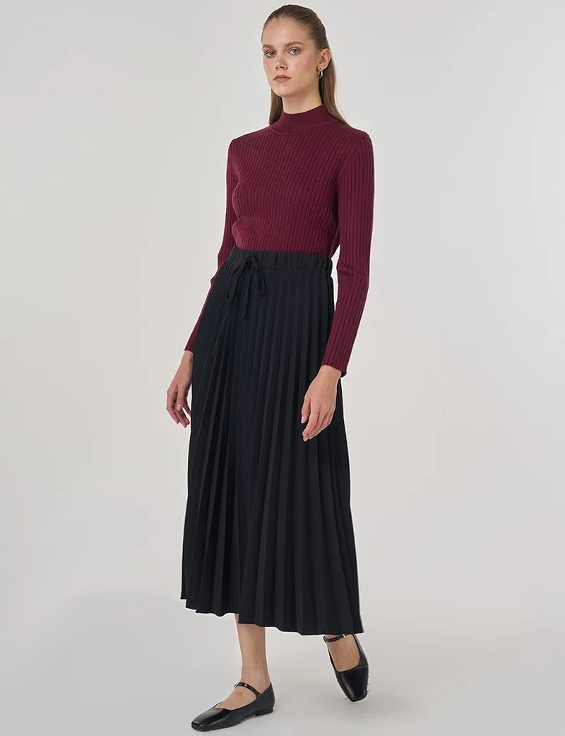 Kayra Lace-Up Pleated Skirt in Black