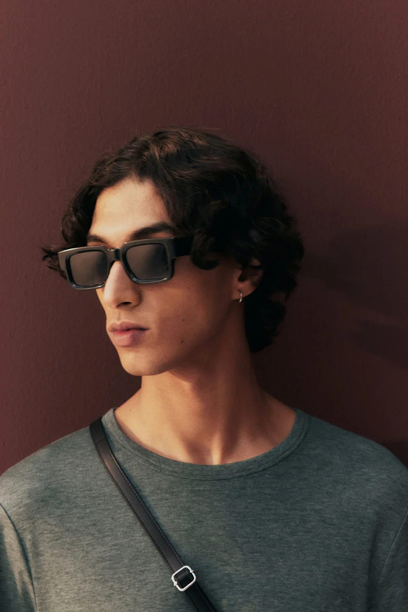 اتش اند ام تي-شيرت من مزيج لايوسيل بقصة عادية