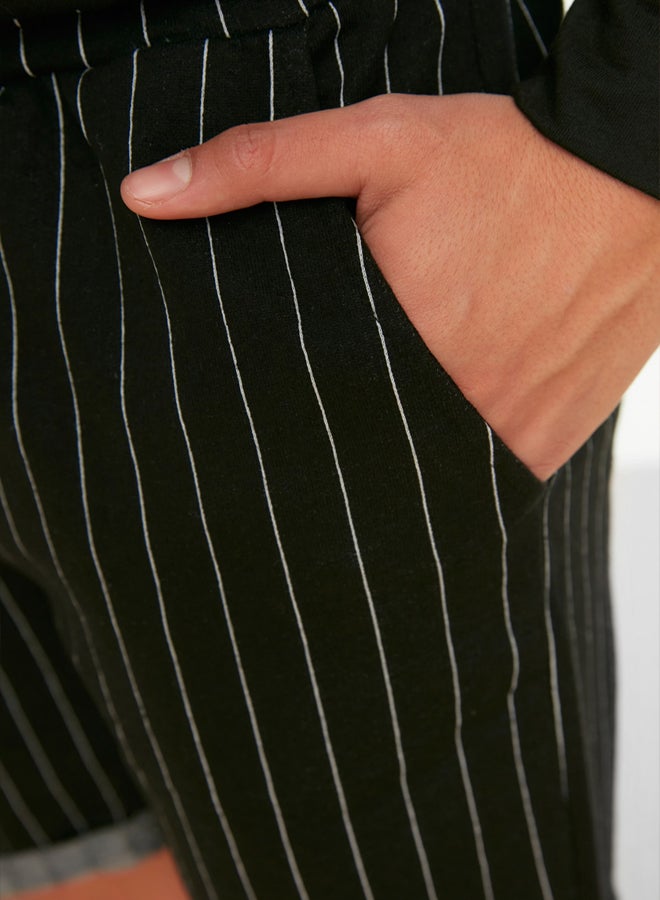 trendyol Black Regular Mid-Length/Normal Cut Striped Shorts  - Image 4