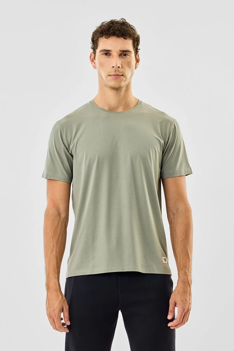 سنيتش تيشيرت أساسي بفتحات جانبية مطاطي