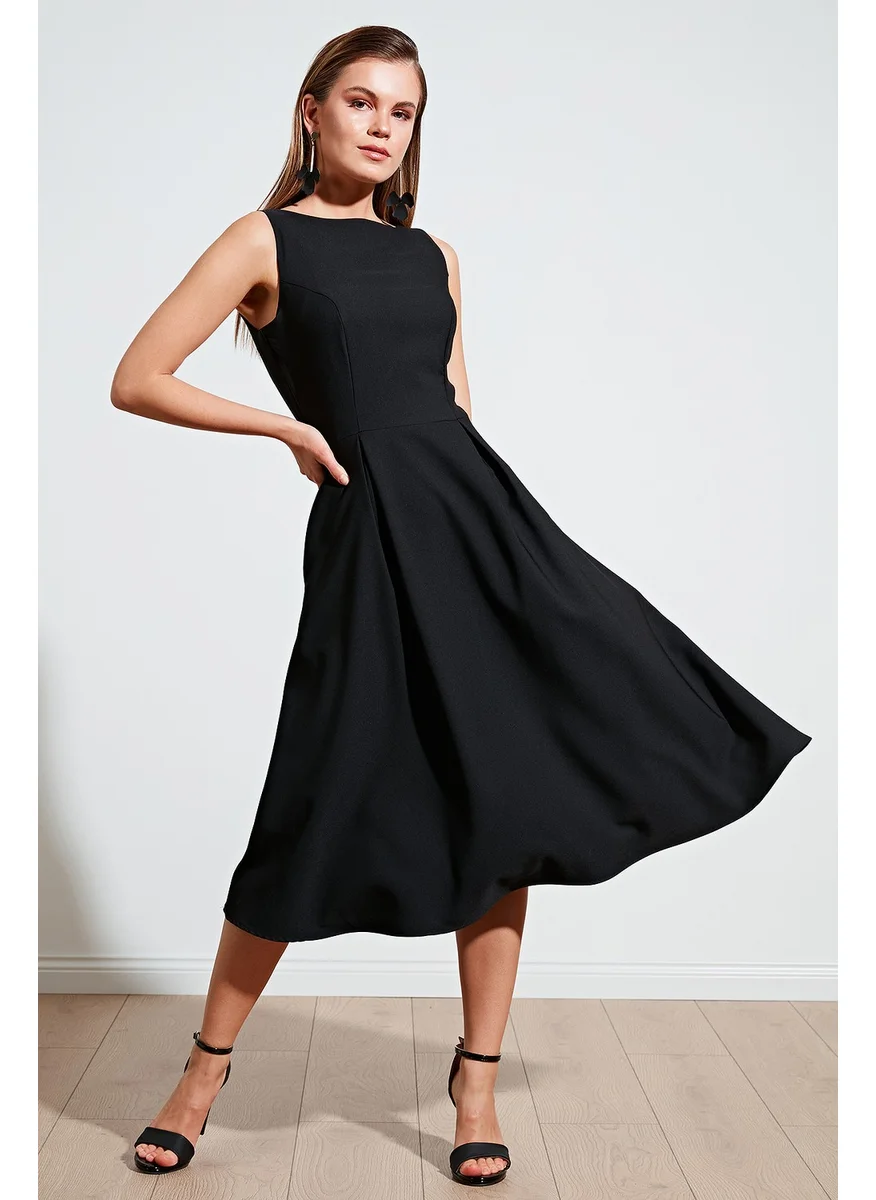 ليلا Crew Neck Pocket Pleated Midi Dress Women's Dress 6051963