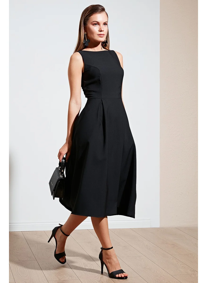 ليلا Crew Neck Pocket Pleated Midi Dress Women's Dress 6051963