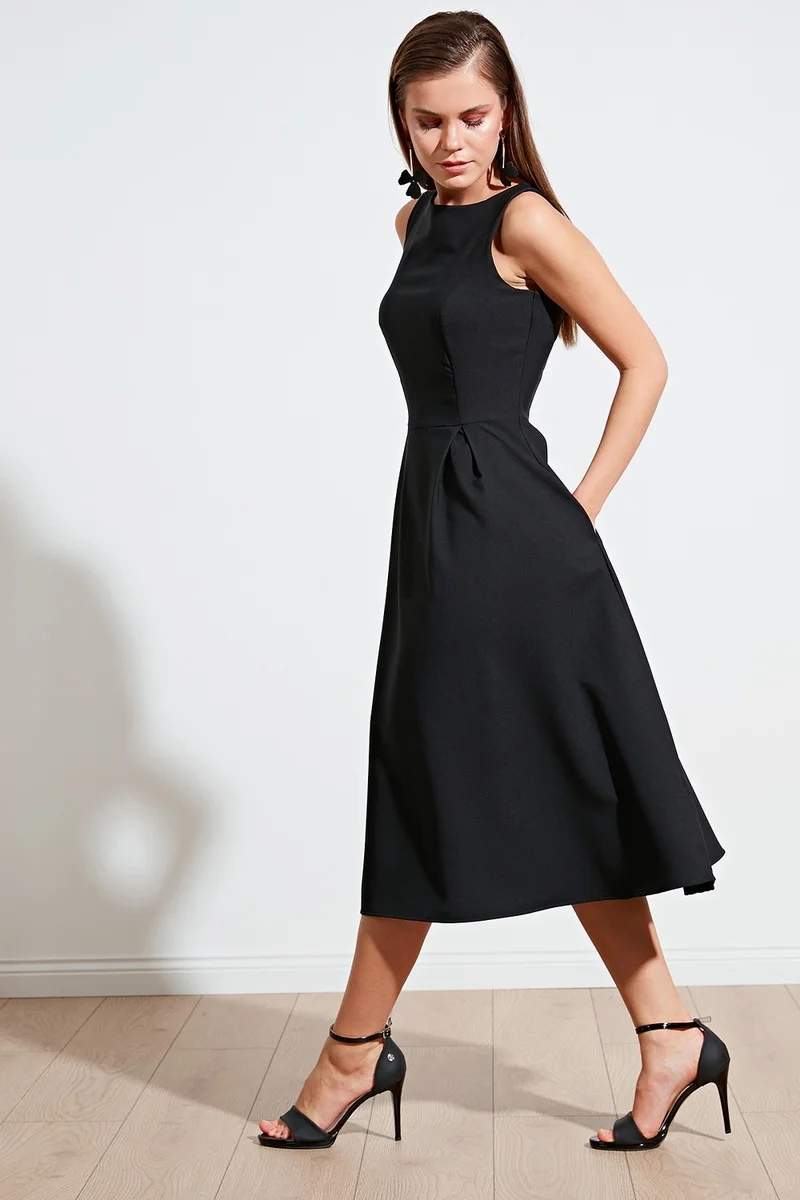 Lela Sleeveless Flared Dress