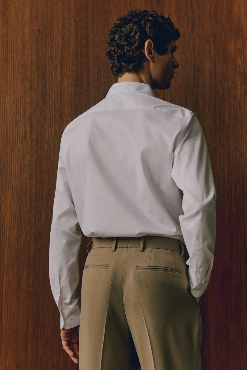 اتش اند ام قميص قطني بقصّة ضيقة