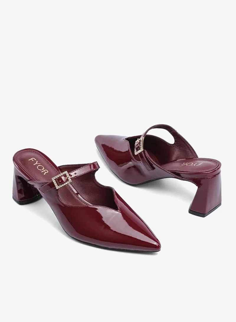 FYOR Pointed-Toe Buckle Pump AJ 002