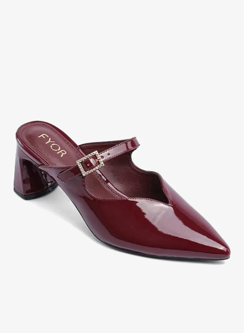 فايور Pointed-Toe Buckle Pump AJ 002