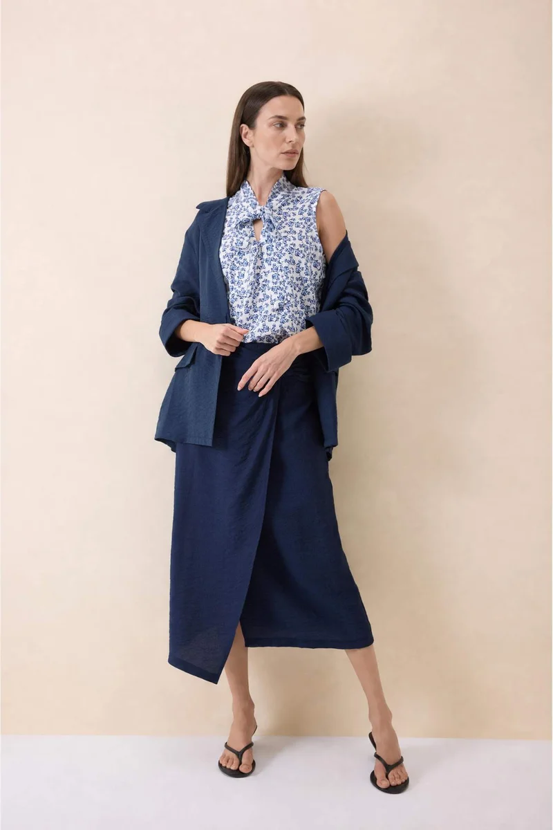 ديفاكتو Regular Fit Scarf Collar Printed Top