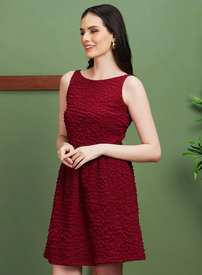 globus Women Red Textured V-Back Mini Dress