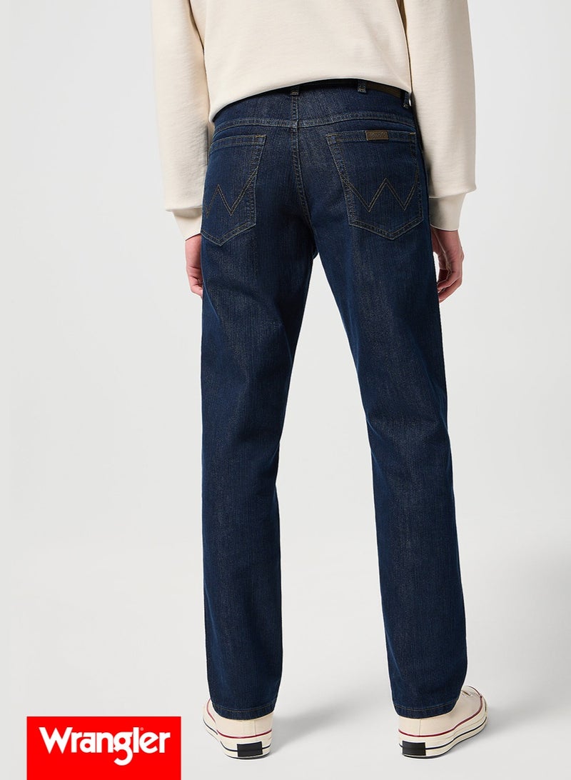 رانجلر بنطال جينز رجالي Wrangler Authentic بقصّة عادية (لون حجري داكن) - Image 2