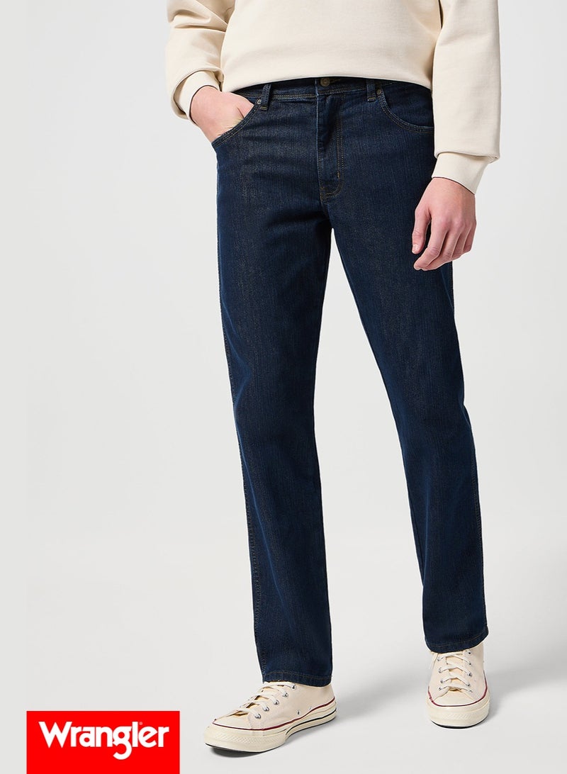 رانجلر بنطال جينز رجالي Wrangler Authentic بقصّة عادية (لون حجري داكن) - Image 1