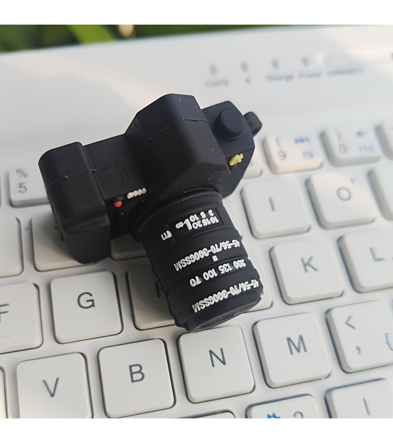 ذاكرة فلاش USB على شكل كاميرا، بسعة 4 جيجابايت، واجهة USB 2.0، عصا ذاكرة خارجية محمولة بتصميم كاميرا واقعي يشبه كاميرات DSLR، مناسبة للهواتف الذكية والأجهزة اللوحية وأجهزة الكمبيوتر المحمولة وأجهزة الكمبيوتر الشخصية، هدية لمحبي التصوير الفوتوغرافي. - Image 1