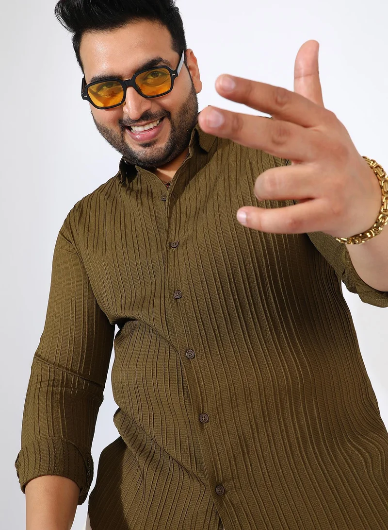 انستافاب بلس قميص مخطط ذاتي التصميم باللون الأخضر الزيتوني للرجال