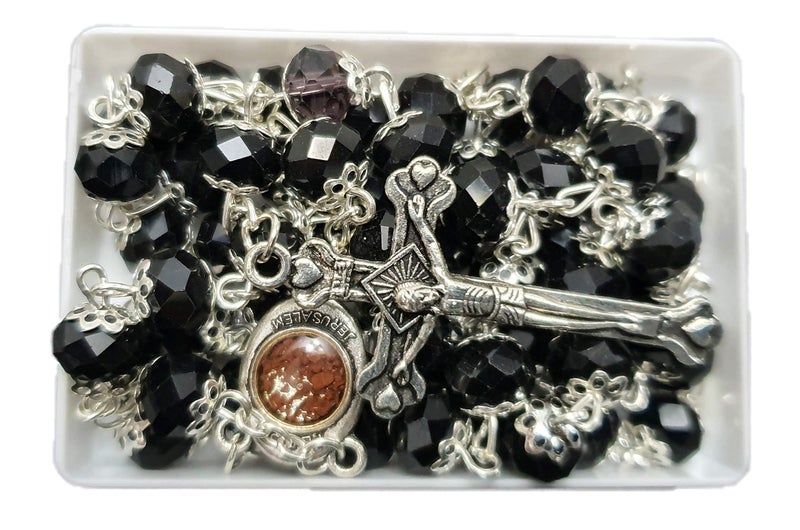 Jerusalem قلادة مسبحة كاثوليكية من خرز الكريستال الأسود بتاج القدس في علبة هدايا