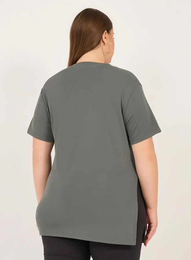 Styli Plus Size Ribbed Knit Round Neck Oversized T-Shirt