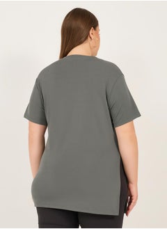 Styli Plus Size Ribbed Knit Round Neck Oversized T-Shirt  - Image 4