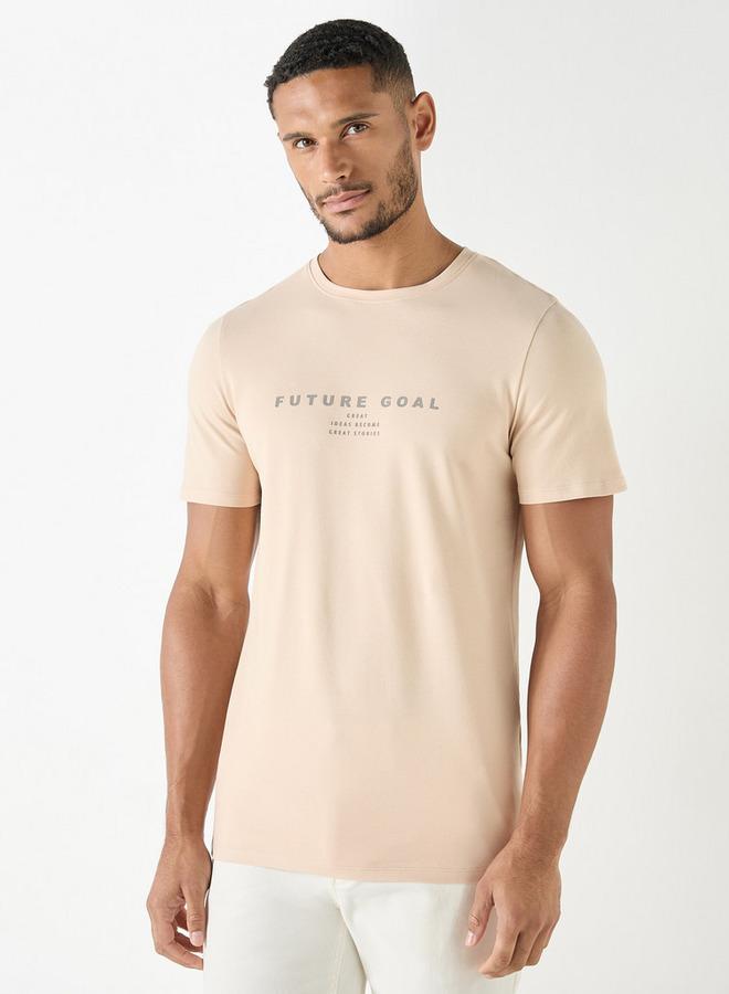 ايكونيك تيشيرت بياقة ضيّقة وأكمام قصيرة وطبعات شعار - Image 1