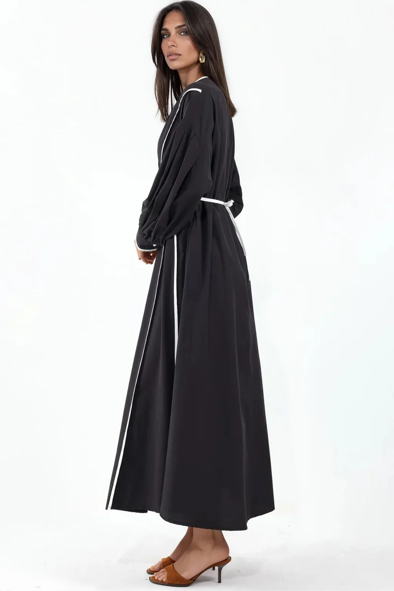 جينيفر Belted Striped Maxi Dress