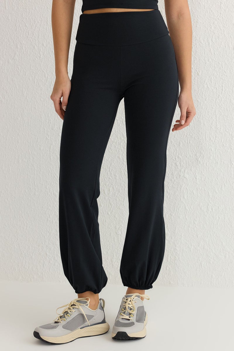 trendyol Black Brushed Soft Fabric Reflector Printed Sports Knitted Toolable Sweatpants - Image 4
