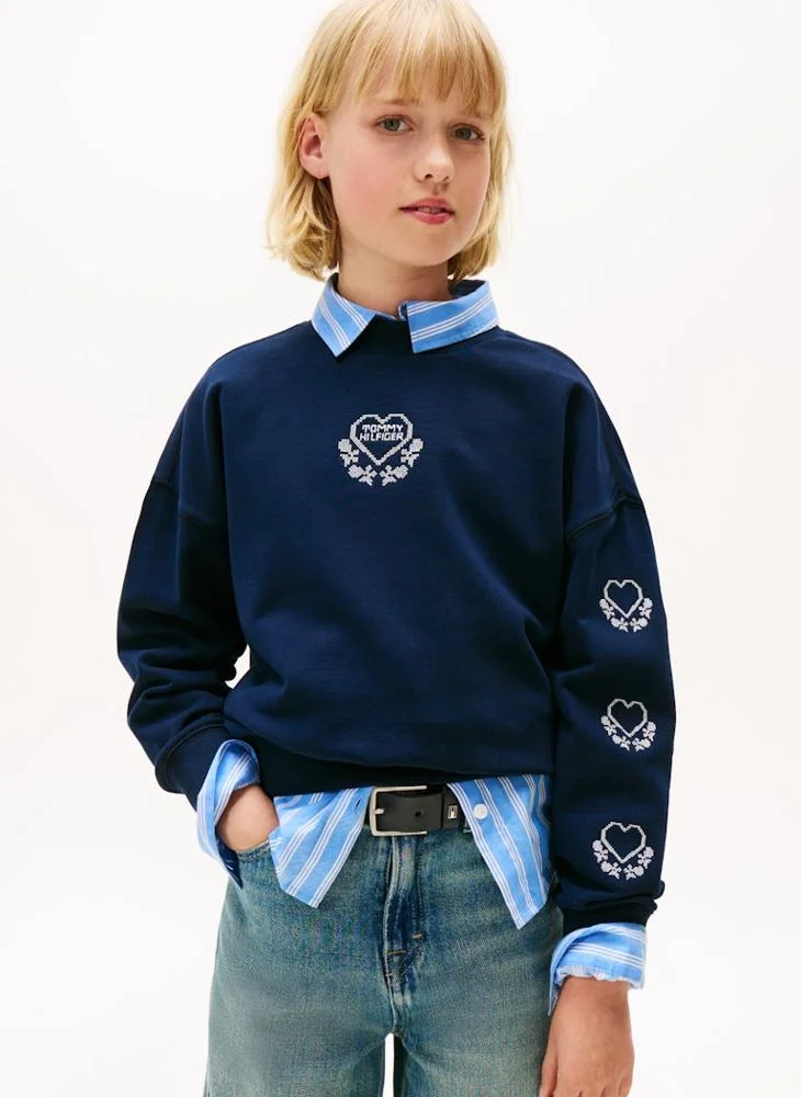 تومي هيلفيغر كنزة قطنية مطرزة بقلب للأطفال