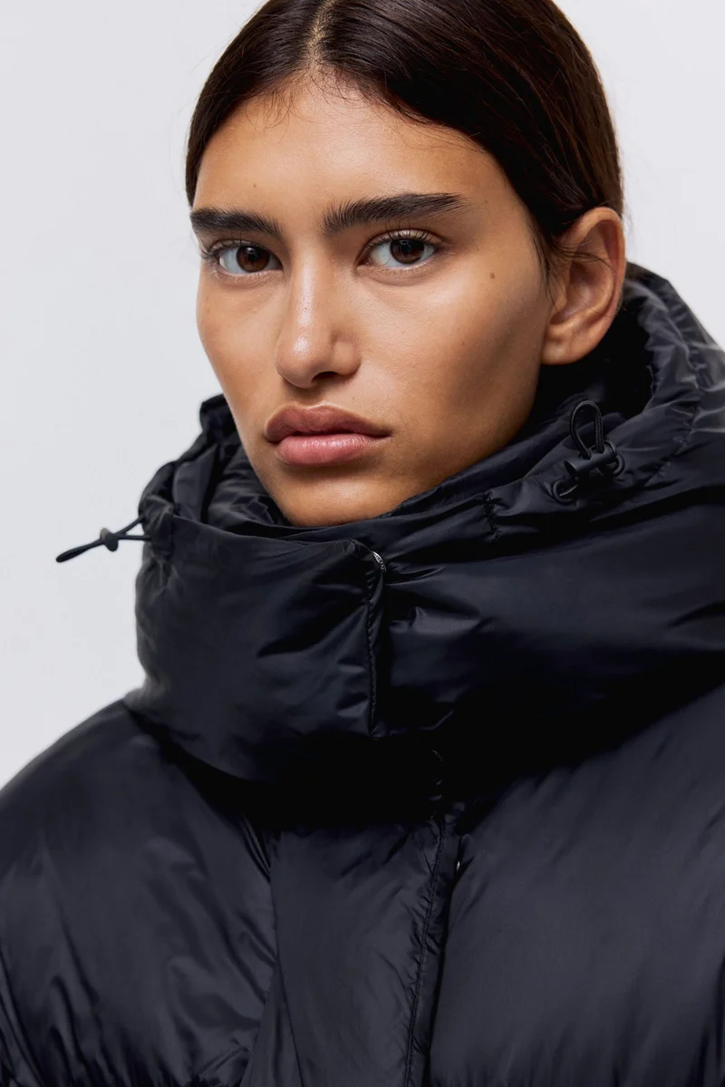 اتش اند ام جاكيت منفوخ مبطن بالريش بغطاء رأس