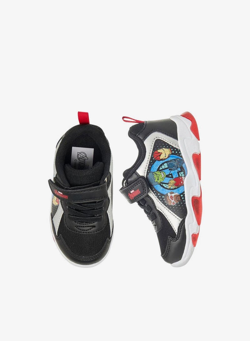 مارفل أحذية رياضية مضيئة للأولاد بطبعة المنتقمون بشريط لاصق - Image 3