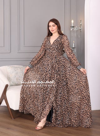 فستان ناعم تايجر فاخر باكمام طويلة بتطريز انيق عند حلقة الكم يتميز الفستان بتصميمه الحديث ليبرز جمال انوثتك بشكل رائع يجمع بين الأناقة والرقة والفخامة. - pzsku/Z0099805AD59486675506Z/45/_/1713894068/61280236-bd9d-489c-bb9c-a9b74c0284ea
