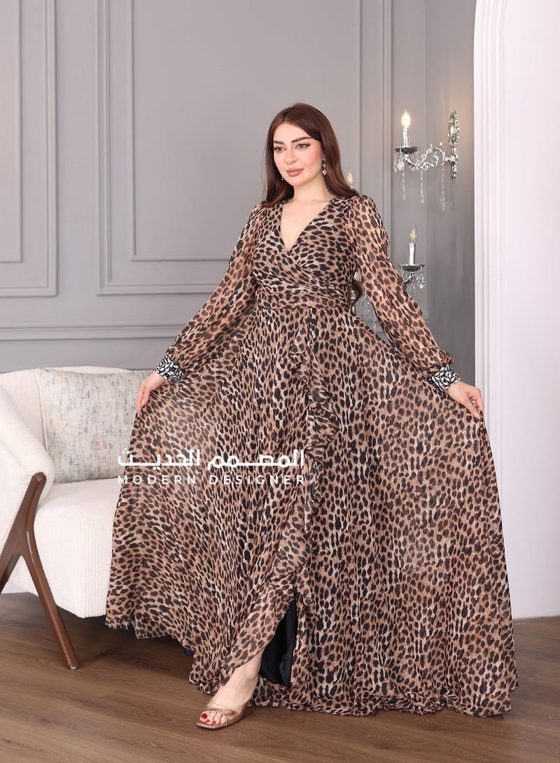 فستان ناعم تايجر فاخر باكمام طويلة بتطريز انيق عند حلقة الكم يتميز الفستان بتصميمه الحديث ليبرز جمال انوثتك بشكل رائع يجمع بين الأناقة والرقة والفخامة.