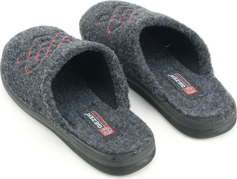 جيزر Women's Winter Felt Embroidered Heart Design Home Garden Slippers