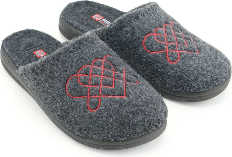 جيزر Women's Winter Felt Embroidered Heart Design Home Garden Slippers