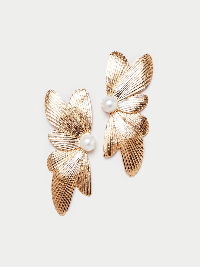 ستايلي أقراط متدلية بزخرفة زهور ولآلئ صناعية كبيرة الحجم - Image 1