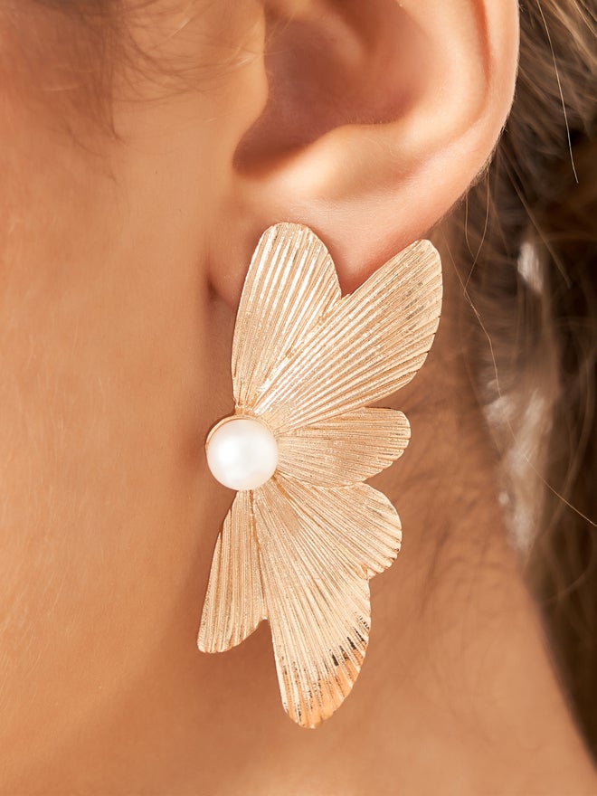 ستايلي أقراط متدلية بزخرفة زهور ولآلئ صناعية كبيرة الحجم - Image 2