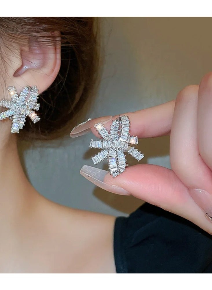 Generic - Luxurious Cubic Zirconia Snowflake Earrings in Silver Copper - Sparkling Statement Jewelry for Evening Elegance 2.8cm*2.5cm - Image 1