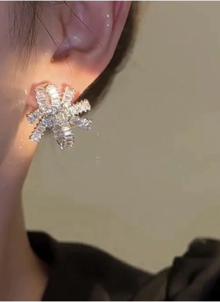 Generic - Luxurious Cubic Zirconia Snowflake Earrings in Silver Copper - Sparkling Statement Jewelry for Evening Elegance 2.8cm*2.5cm - Image 1