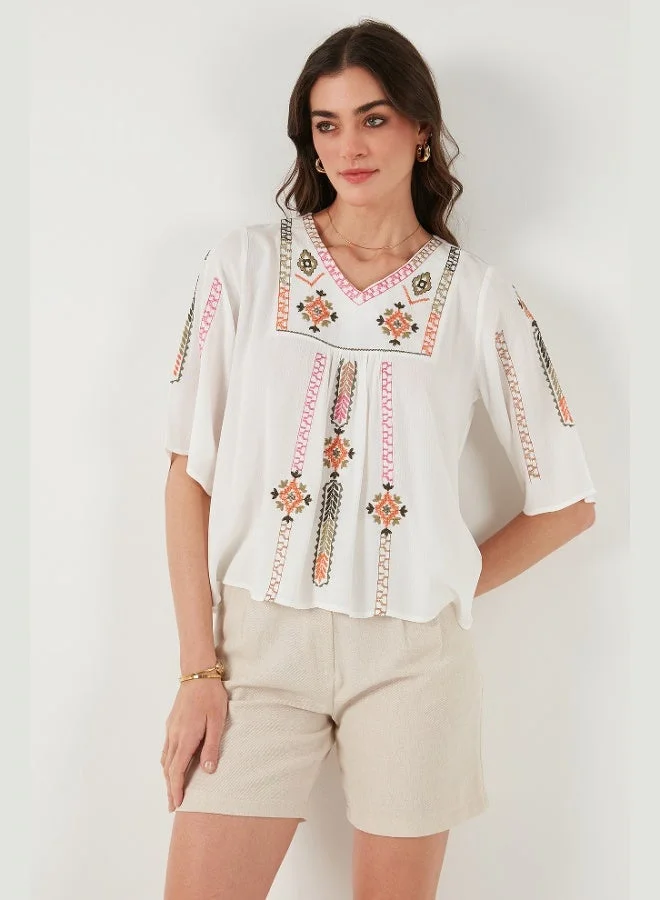 ليلا بلوزة قطنية ليلى مطرزة بقصة عادية للنساء