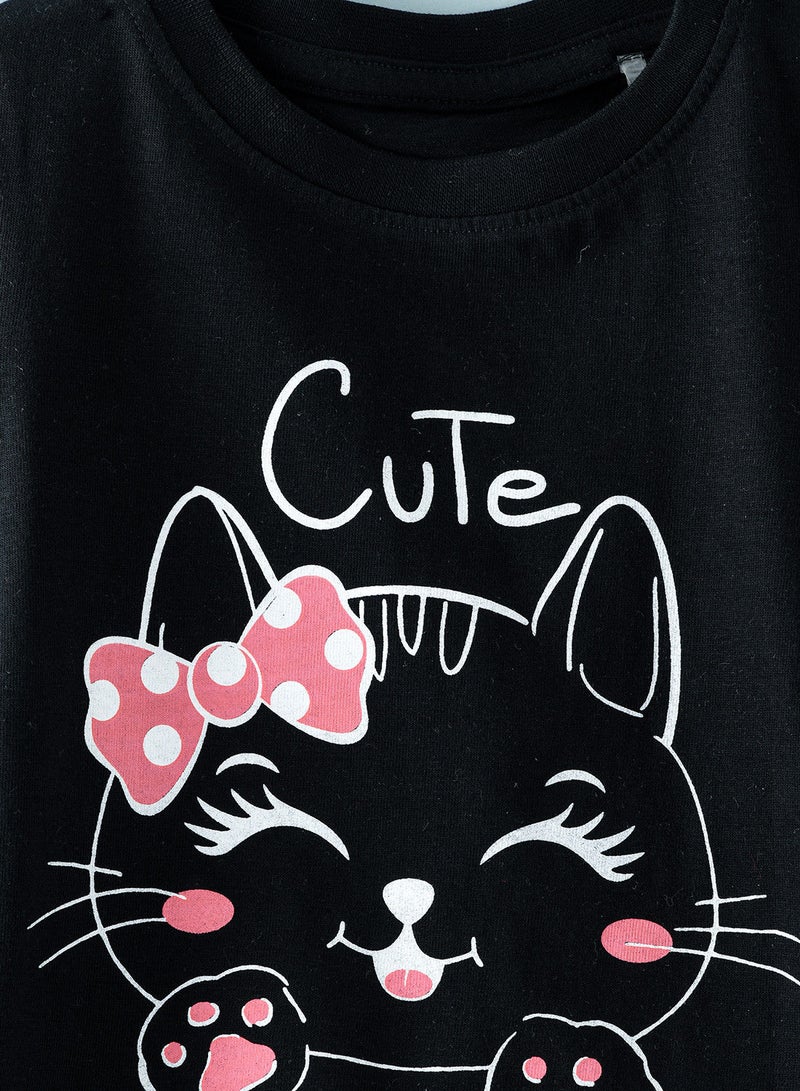 Basic round neck graphic t-shirt