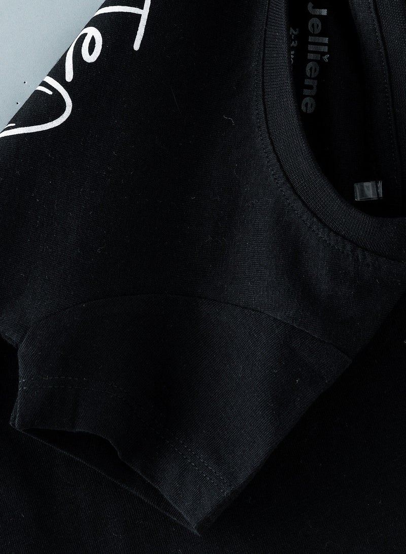Basic round neck graphic t-shirt