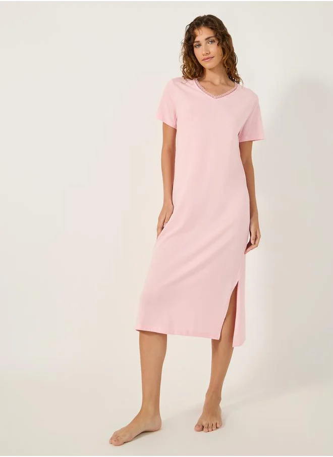 Styli LACE TRIM V NECK SIDE SLIT NIGHTDRESS - MIDI