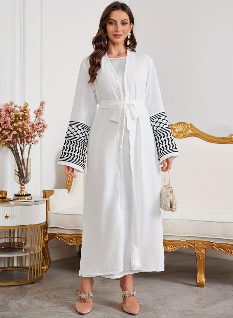 Saraia عباءة بيضاء أنيقة بأكمام مزخرفة بنمط هندسي - Image 5