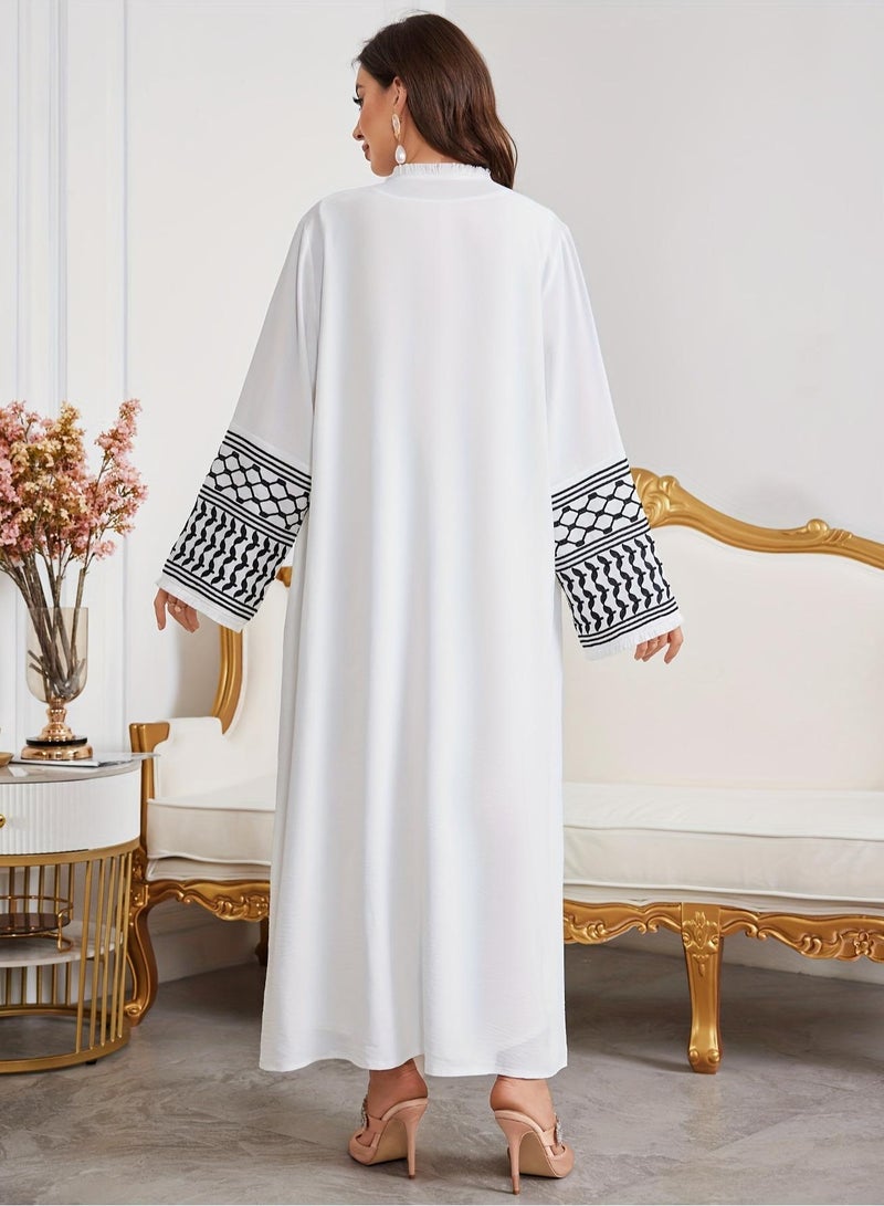 Saraia عباءة بيضاء أنيقة بأكمام مزخرفة بنمط هندسي - Image 3