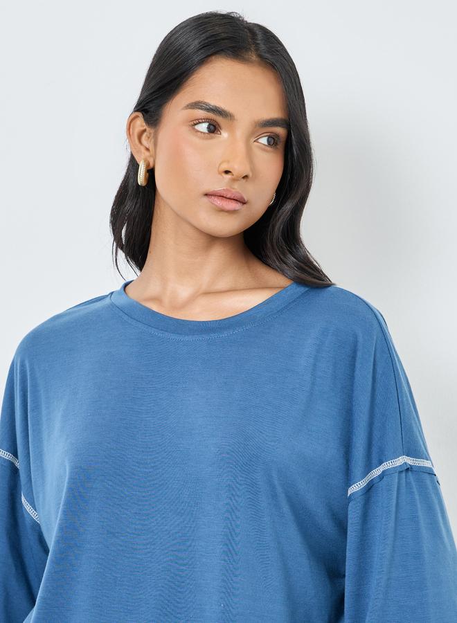 تايك تو تيشيرت فضفاض بتفاصيل خياطة مُتباينة - Image 4