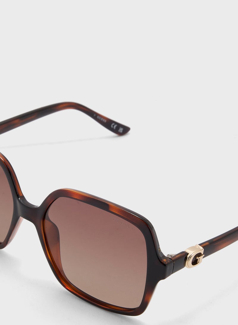 GUESS Oversized Sunglasses - Image 4