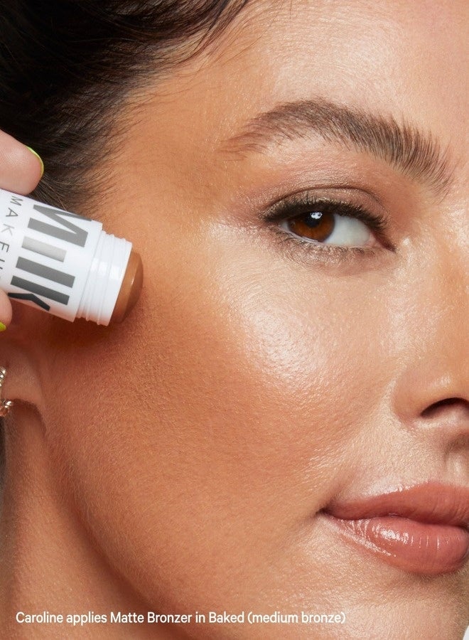 ميلك ميكب قلم برونزر كريمي مطفي من ميلك ميك أب - مخبوز 5.7 غرام - برونزر كريمي قابل للتكثيف والدمج لإطلالة دافئة طبيعية - Image 3